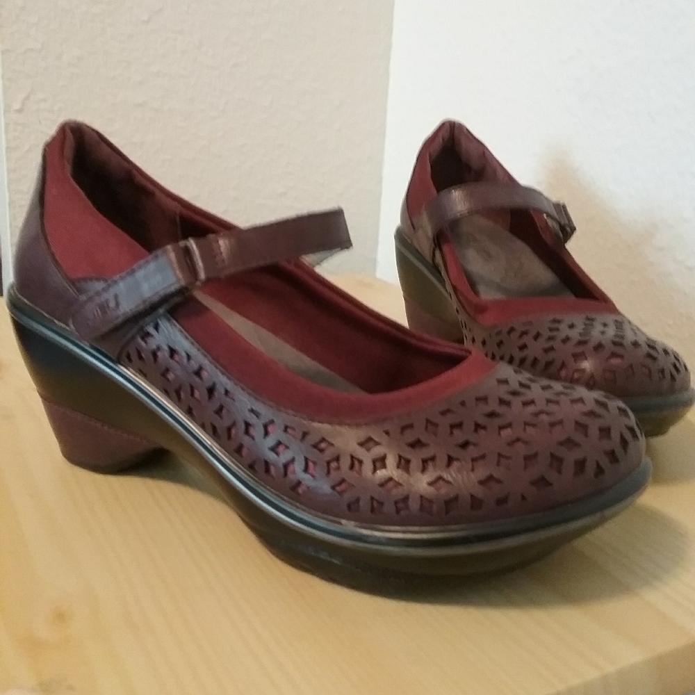JBU by Jambu Mary Jane in Merlot, Size 7 - Picture 1 of 4